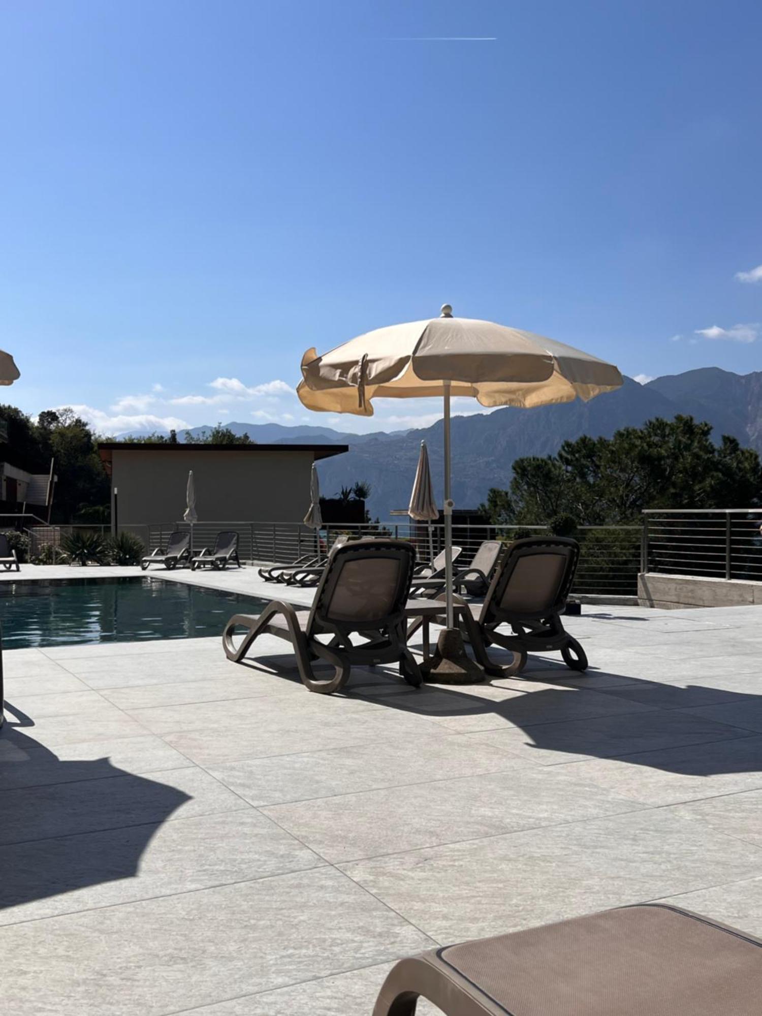 Wind Hotel Малчезине Екстериор снимка