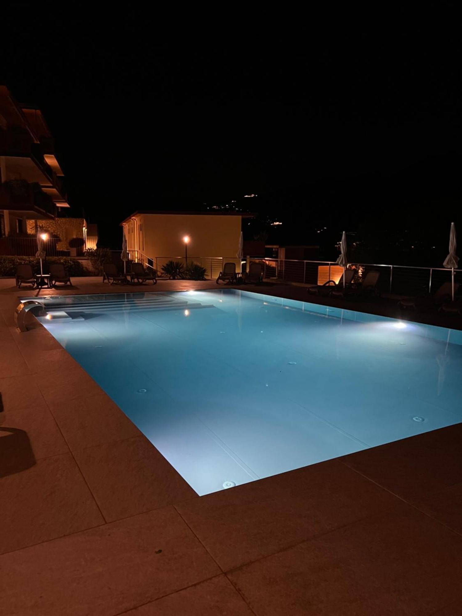 Wind Hotel Малчезине Екстериор снимка